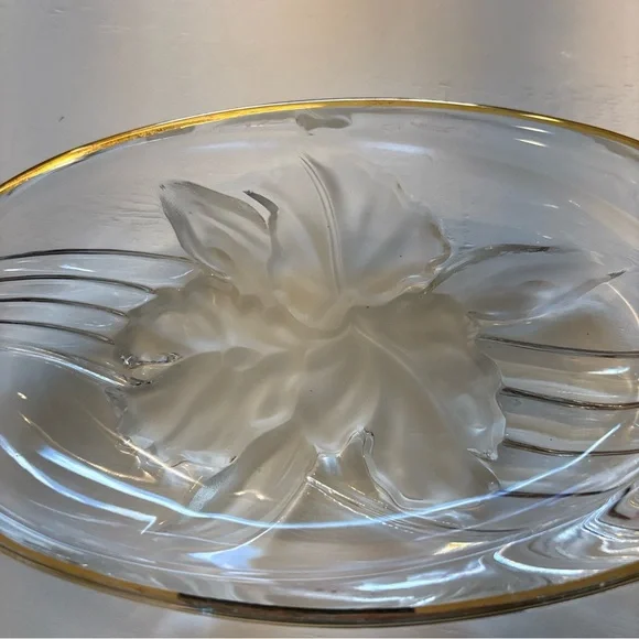 Vintage Mikasa Elegant Glass Dish with Floral Design 7” - Picture 2 of 5
